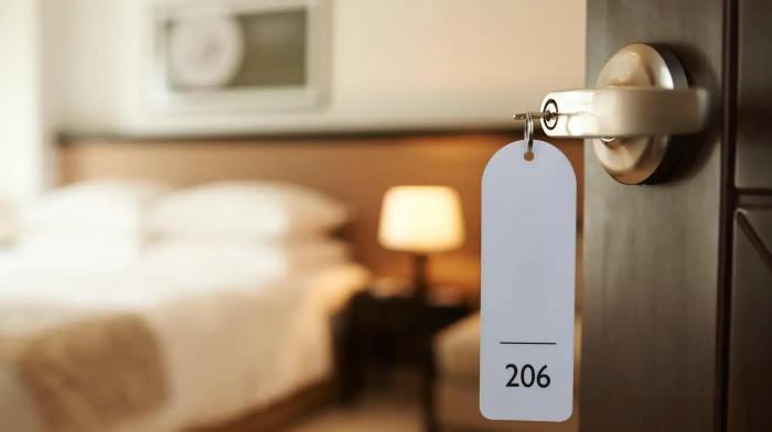 hotel safety tips hotel room key image