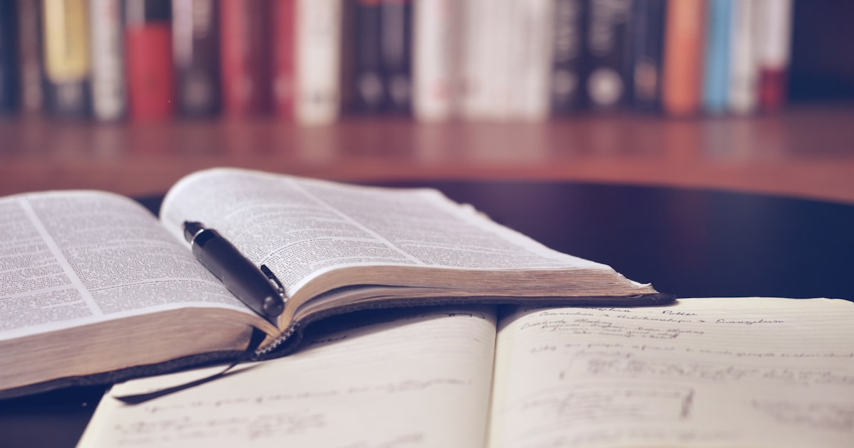 AI Essay Writing Guide: Structure, Draft and Polish Faster