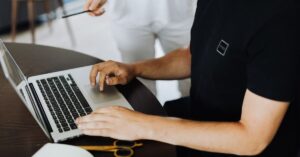 Time tracking apps for remote workers: which actually pays for itself